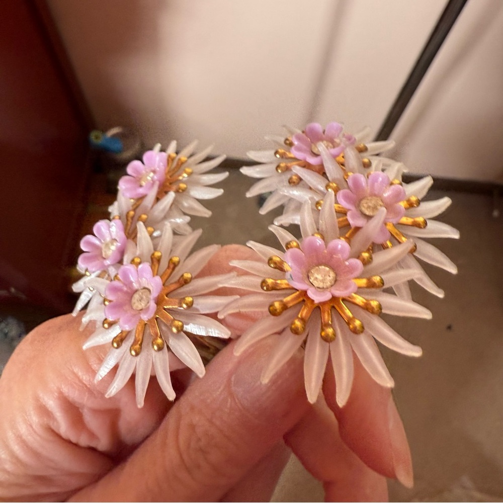 Vintage 1940 50 Oversized Plastic Lavender Fairycore clip ear crawler earrings - Picture 17 of 17